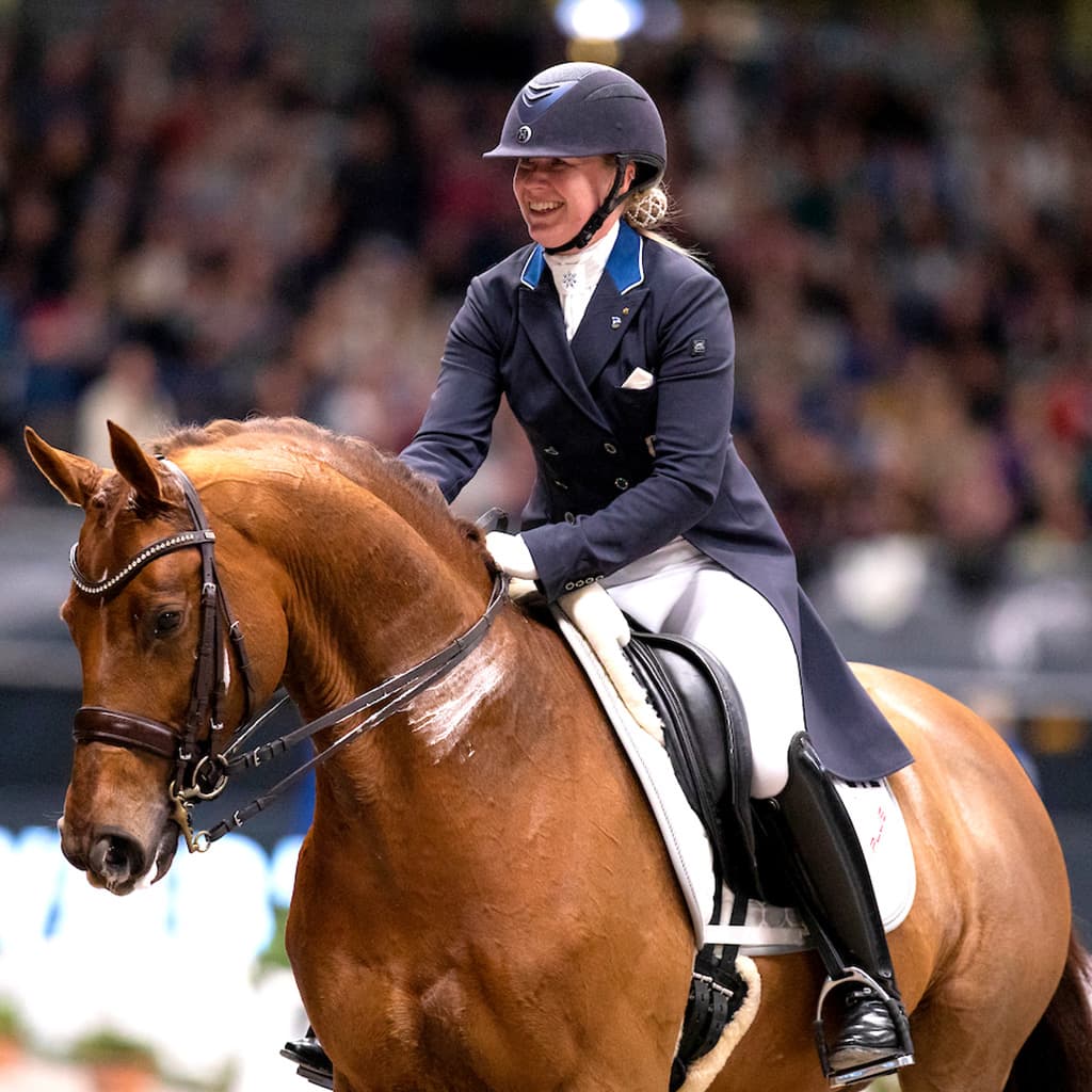 Emma Kanerva riding in Erreplus Saddle