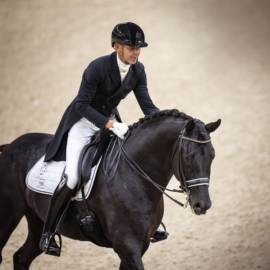 Hans Peter Minderhoud riding in Erreplus Saddle