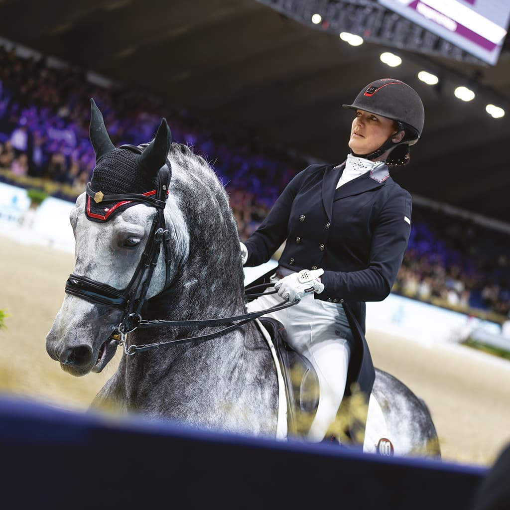 Thamar Zweistra riding in Erreplus Saddle